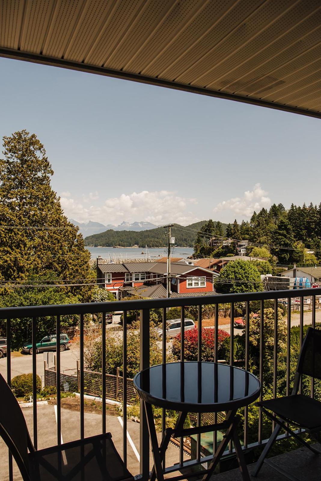 Gibsons Landing Inn Exterior foto