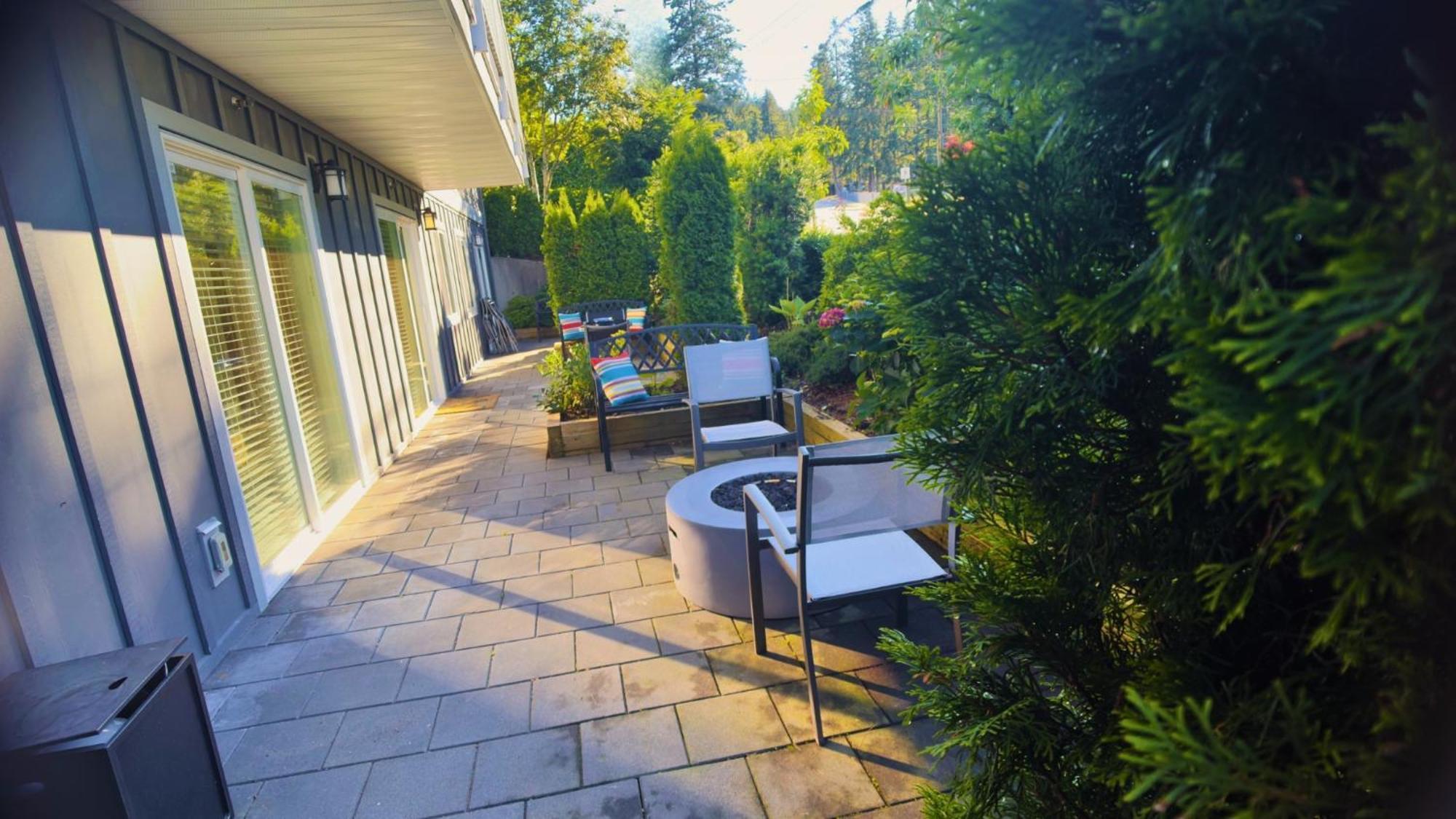 Gibsons Landing Inn Exterior foto
